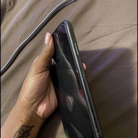 iPhone XR - Picture 2 of 5